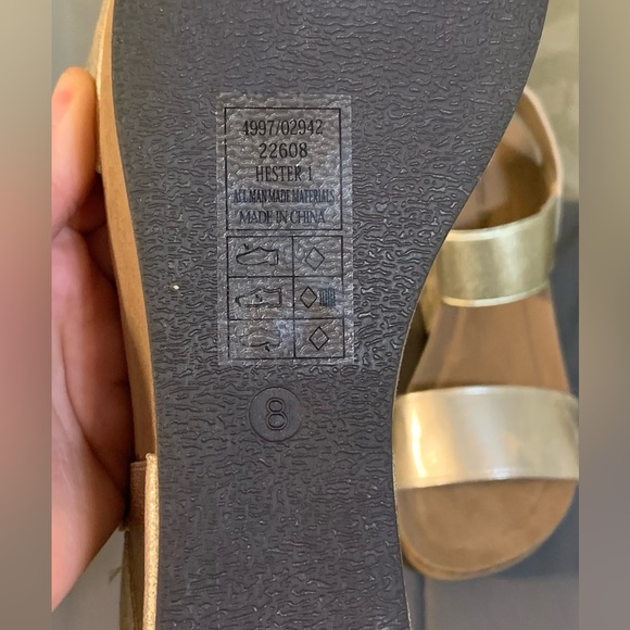 Gold, Pierre Dumas Wedge Sandals. Size 8 - Picture 5 of 5